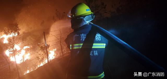 #广东佛山山火#【最新救援动态】8日早上：消防救援人员彻夜奋战 消灭多处着火点